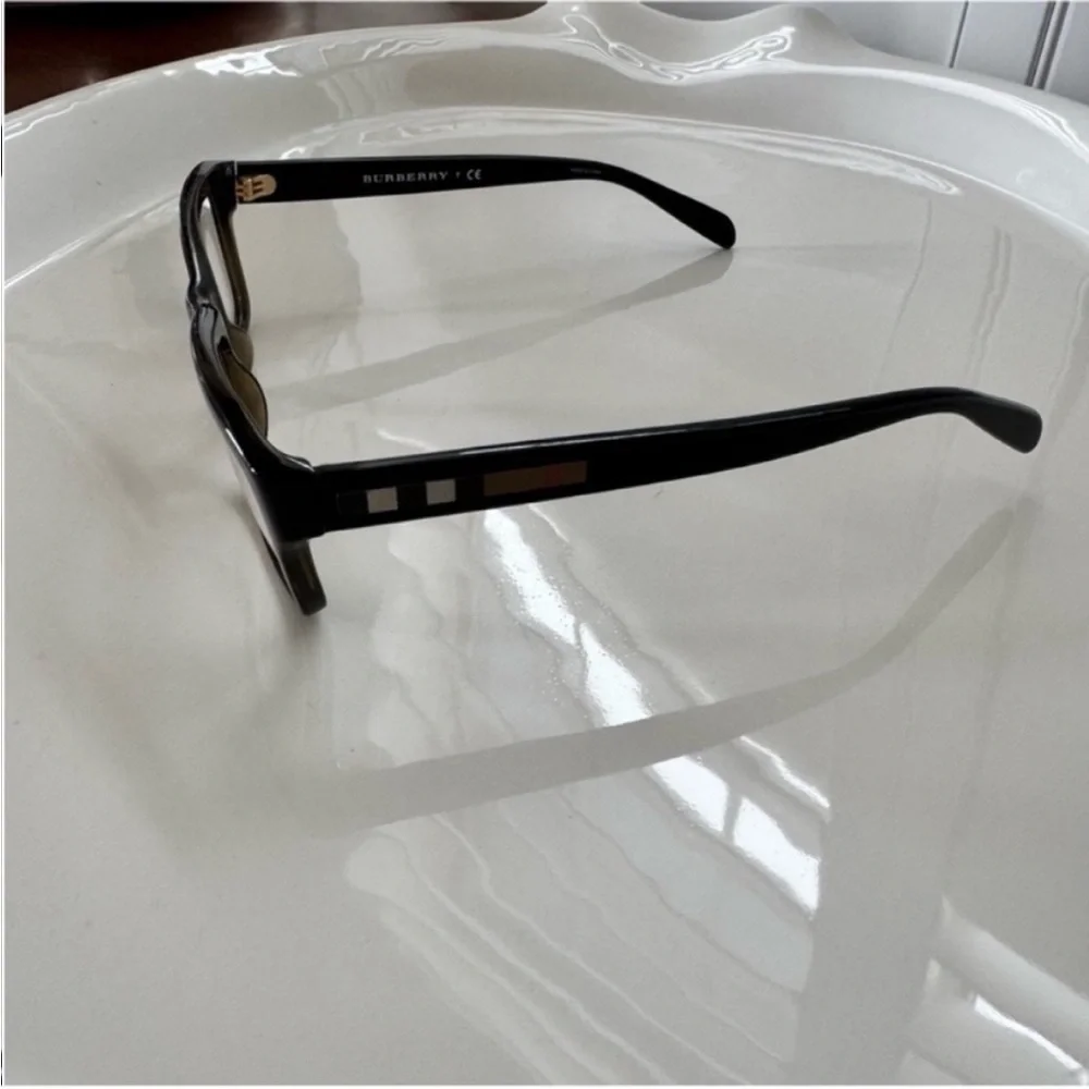 Burberry Elegant Black and Brown Glasses